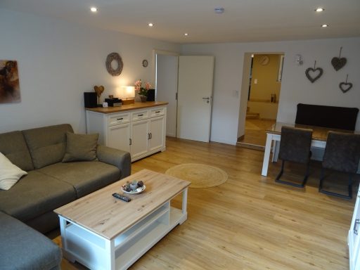 Wohnzimmer und Essbereich Wohnzimmer und Essbereich