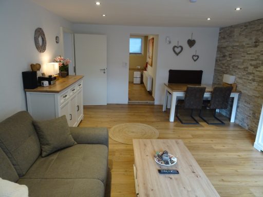 Wohnzimmer und Essbereich Wohnzimmer und Essbereich